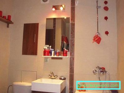 Kúpeľňový dizajn s malou kúpeľňou v kombinácii s WC v Chruščove