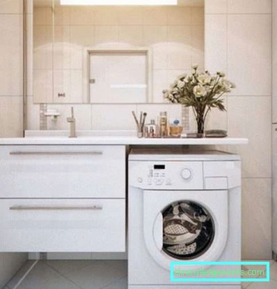 Kúpeľňový dizajn s malou kúpeľňou v kombinácii s WC v Chruščove